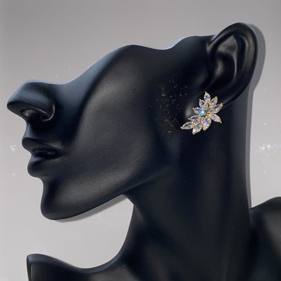 Marquise Cut Cubic Zirconia Stones in Leaf Pattern - Picture 2 of 7